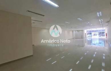 Imagem: O depósito possui 5 Vagas na garagem, 860m² de Área e está