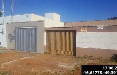 Imagem: A casa possui 2 Dormitórios, 1 Banheiro, 1 Vaga na garagem