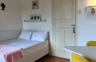 Imagem: O apartamento possui 1 Dormitório, 1 Banheiro, 1 Vaga na garagem