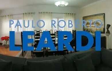 Imagem: A casa possui 4 Dormitórios, 5 Banheiros, 3 Vagas na garagem