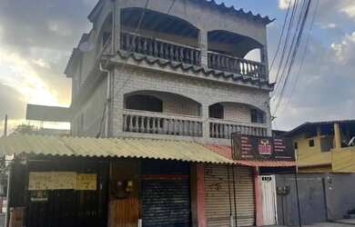 Imagem: A casa possui 3 Dormitórios, 2 Banheiros, 1 Vaga na garagem