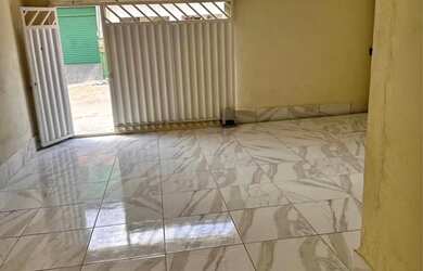 Imagem: A casa possui 2 Dormitórios, 2 Banheiros, 2 Vagas na garagem