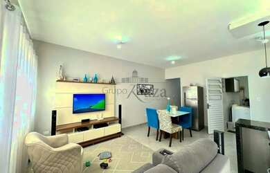 Imagem: A casa possui 3 Dormitórios, 1 Banheiro, 2 Vagas na garagem