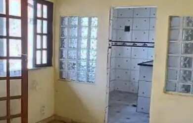 Imagem: A casa possui 1 Dormitório, 1 Banheiro e está localizado