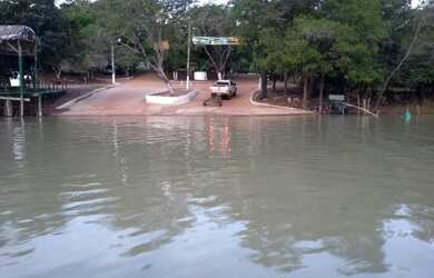 Imagem: A casa possui 4 Dormitórios, 2 Banheiros, 4 Vagas na garagem