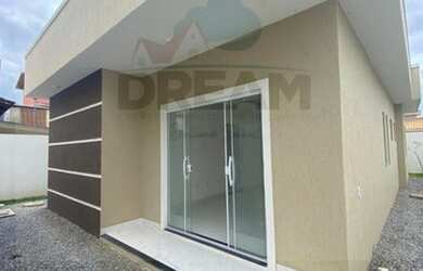 Imagem: A casa possui 3 Dormitórios, 2 Banheiros, 5 Vagas na garagem