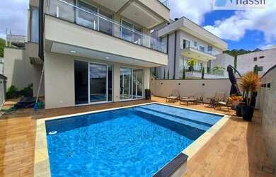 Imagem: A casa em condomínio possui 3 Dormitórios, 5 Banheiros, 4