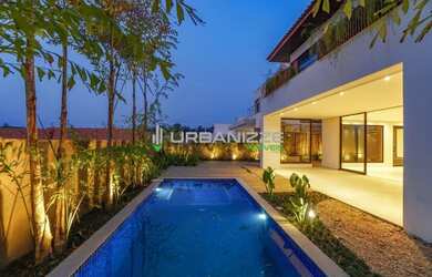 Imagem: A casa possui 4 Dormitórios, 5 Banheiros, 4 Vagas na garagem