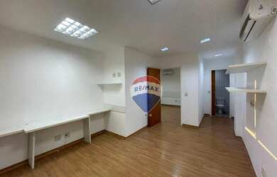 Imagem: O depósito possui 4 Vagas na garagem, 267m² de Área e está