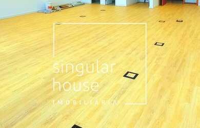 Imagem: O depósito possui 3 Vagas na garagem, 98m² de Área e está