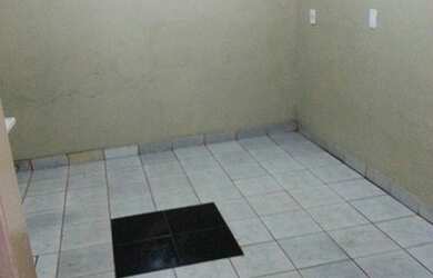 Imagem 6: Qnm 23 fundos 3qts 2 vagas água e luz e ent. separado 800,00 tratar,...