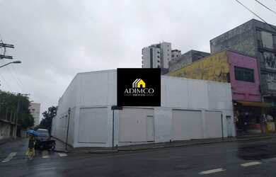 Imagem: O depósito possui 5 Vagas na garagem e 860m² de Área e está