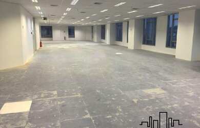 Imagem: O depósito possui 5 Vagas na garagem, 449m² de Área e está