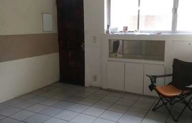 Imagem: O apartamento possui 3 Dormitórios, 1 Banheiro, 1 Vaga na garagem