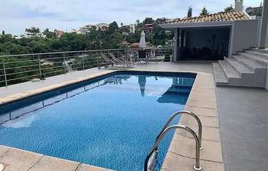 Imagem: A casa em condomínio possui 4 Dormitórios, 4 Banheiros, 4