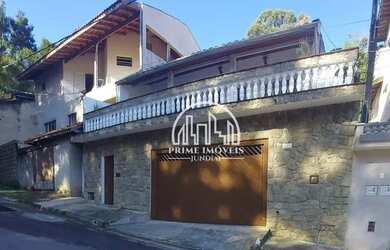 Imagem: A casa possui 4 Dormitórios, 1 Banheiro, 4 Vagas na garagem