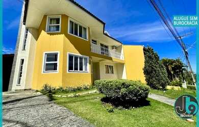 Imagem: A casa em condomínio possui 4 Dormitórios, 3 Banheiros, 3