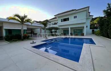 Imagem: A casa em condomínio à venda possui 5 Dormitórios, 5 Banheiros