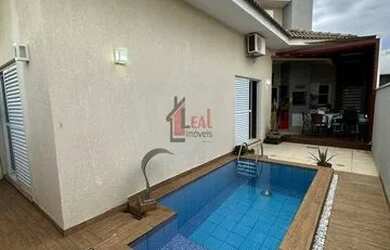 Imagem: A casa em condomínio possui 4 Dormitórios, 5 Banheiros, 2