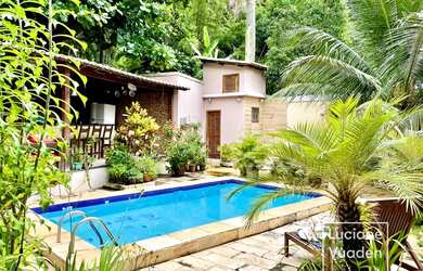 Imagem: A casa possui 3 Dormitórios, 4 Banheiros, 2 Vagas na garagem