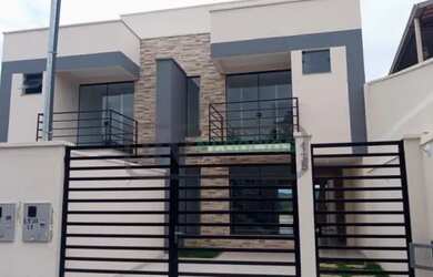 Imagem: A casa possui 2 Dormitórios, 3 Banheiros, 1 Vaga na garagem