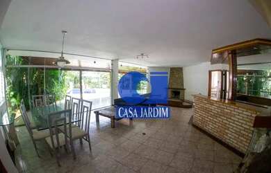 Imagem: A casa em condomínio possui 4 Dormitórios, 5 Banheiros, 2