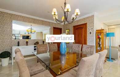 Imagem: O apartamento possui 3 Dormitórios, 1 Banheiro, 2 Vagas na