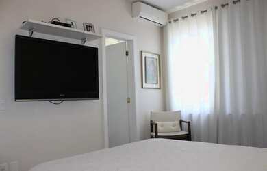 Imagem: O apartamento possui 4 Dormitórios, 5 Banheiros, 3 Vagas na