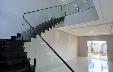 Imagem: A casa em condomínio possui 4 Dormitórios, 4 Banheiros, 3