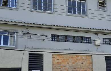 Imagem: O apartamento possui 1 Dormitório, 1 Banheiro, 1 Vaga na garagem