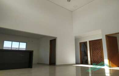 Imagem: A casa possui 3 Dormitórios, 1 Banheiro, 4 Vagas na garagem