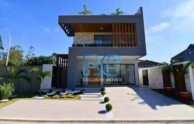 Imagem: A casa em condomínio possui 4 Dormitórios, 5 Banheiros, 350m²