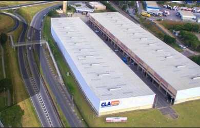 Imagem: O depósito possui 4 Vagas na garagem, 1.160m² de Área e