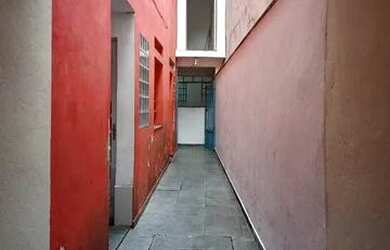 Imagem: A casa possui 1 Dormitório, 1 Banheiro, 1 Vaga na garagem e