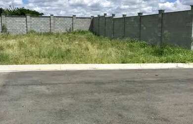 Imagem: O terreno possui 200m² de Área e está localizado em Pampalona