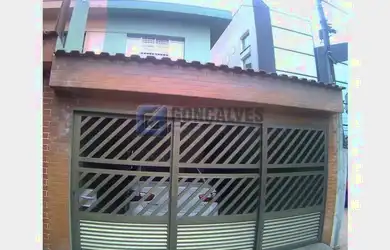 Imagem: A casa possui 3 Dormitórios, 2 Banheiros, 2 Vagas na garagem