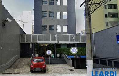 Imagem: O depósito possui 2 Vagas na garagem, 120m² de Área e está