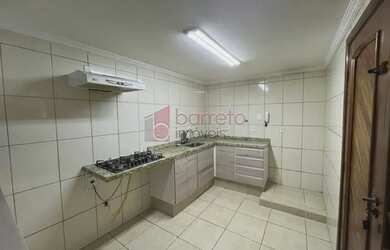 Imagem: A casa possui 2 Dormitórios, 2 Banheiros, 3 Vagas na garagem