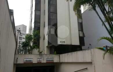 Imagem: O depósito possui 1 Vaga na garagem, 33m² de Área e está