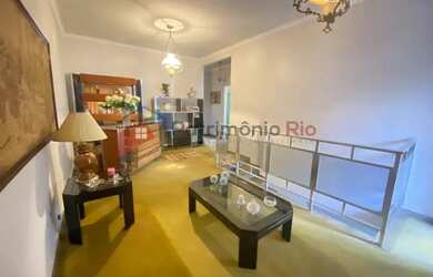 Imagem: A casa possui 3 Dormitórios, 4 Banheiros, 2 Vagas na garagem