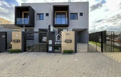 Imagem: A casa possui 3 Dormitórios, 4 Banheiros, 2 Vagas na garagem