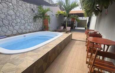 Imagem: A casa possui 5 Dormitórios, 5 Banheiros, 2 Vagas na garagem