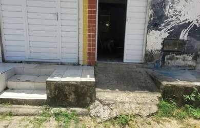 Imagem: A casa possui 2 Dormitórios, 1 Banheiro e 1 Vaga na garagem