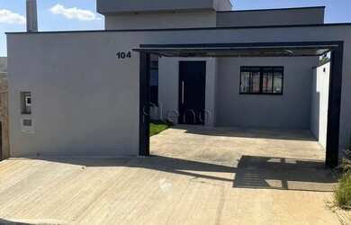 Imagem: A casa possui 2 Dormitórios, 2 Banheiros, 2 Vagas na garagem