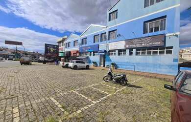 Imagem: O depósito possui 5 Vagas na garagem, 500m² de Área e está