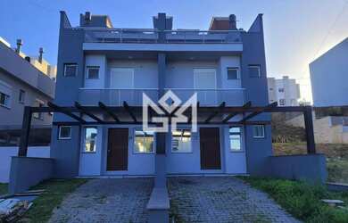 Imagem: A casa possui 3 Dormitórios, 4 Banheiros, 2 Vagas na garagem