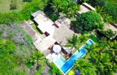 Imagem: A casa possui 5 Dormitórios, 5 Banheiros, 2 Vagas na garagem