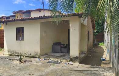 Imagem: A casa possui 4 Dormitórios, 1 Banheiro, 2 Vagas na garagem