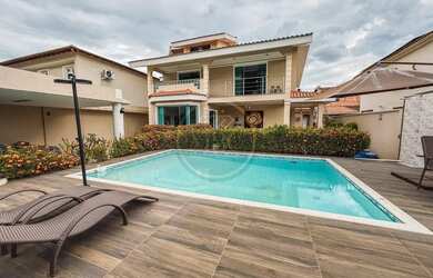 Imagem: A casa em condomínio possui 5 Dormitórios, 5 Banheiros, 4