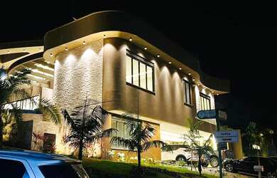 Imagem: A casa em condomínio possui 4 Dormitórios, 5 Banheiros, 4